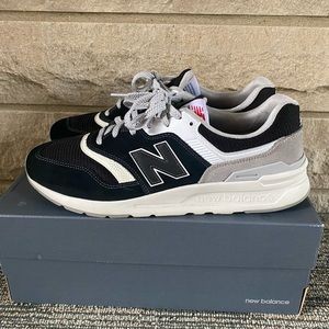 Hey! I’m letting go a pair of Men’s New Balances, 997’s, Size 11, Very Comfy!